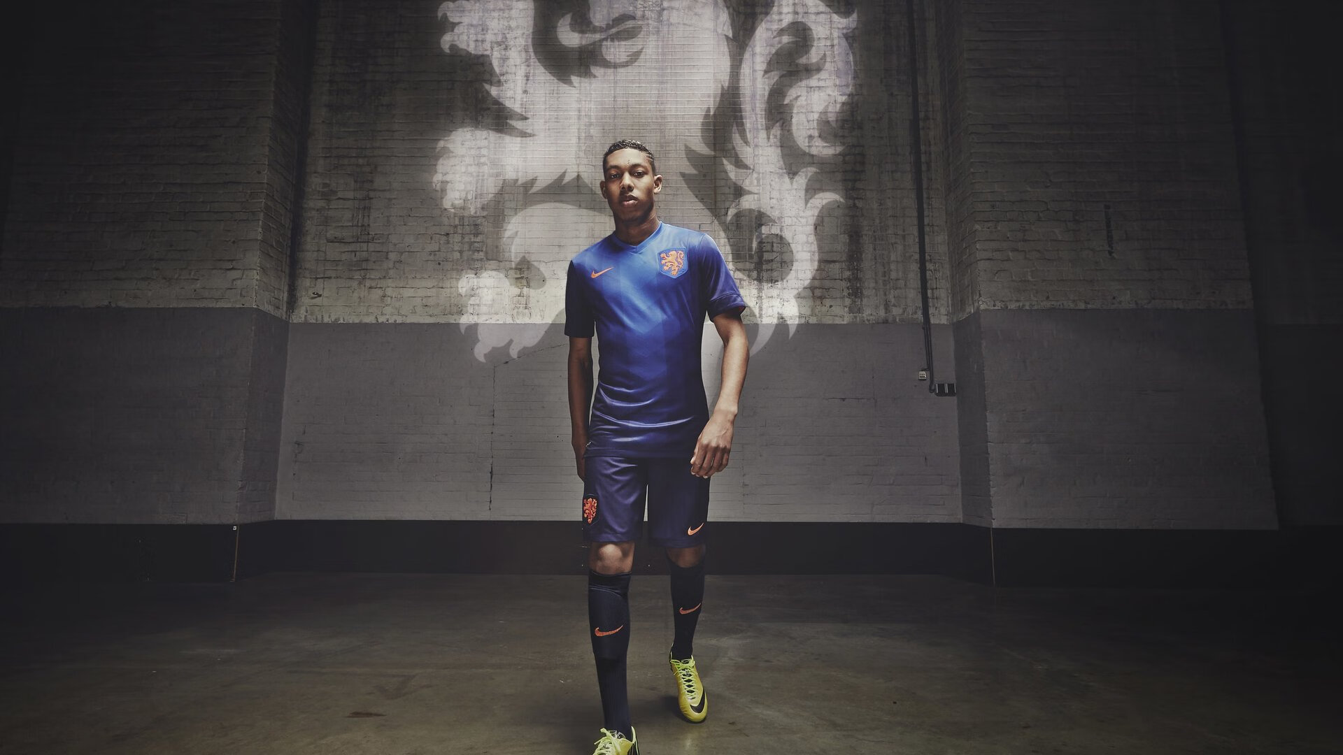 国足多回合配合中球员站位变化热图，国足回主场